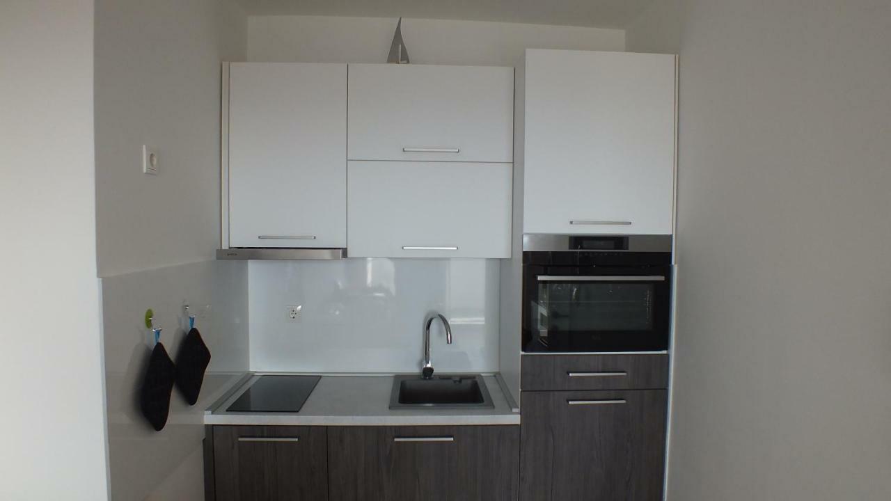 Apartment Paulina Novalja Exterior photo