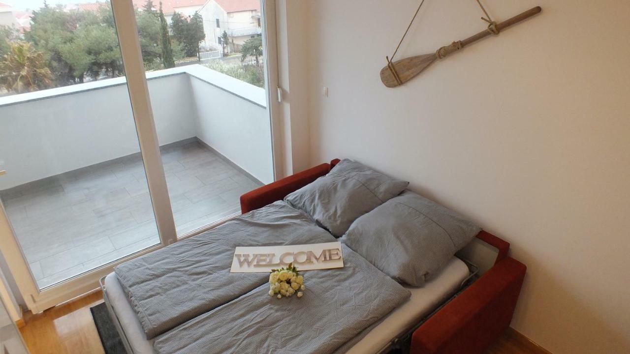 Apartment Paulina Novalja Exterior photo