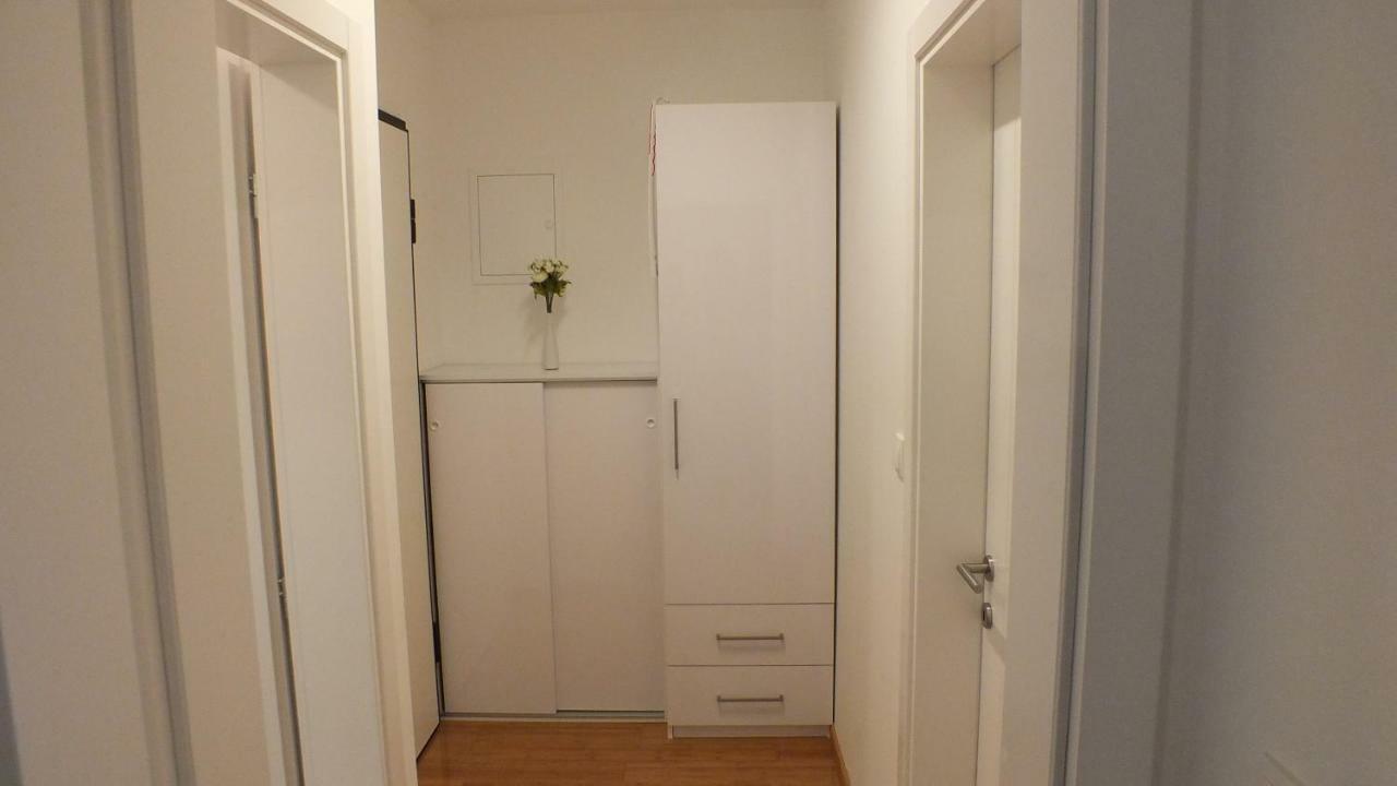 Apartment Paulina Novalja Exterior photo